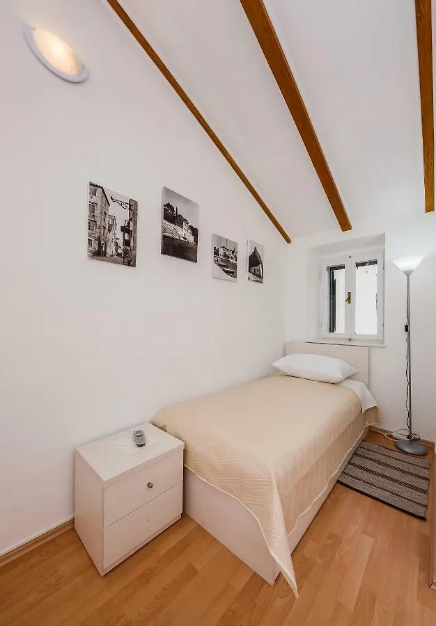Apartment Apartman Mare Kastela