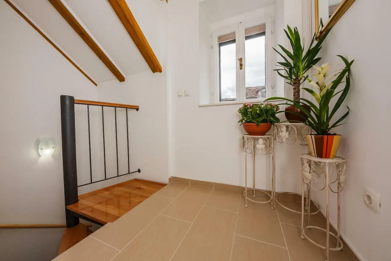 Apartman Mare Kastela 0*,